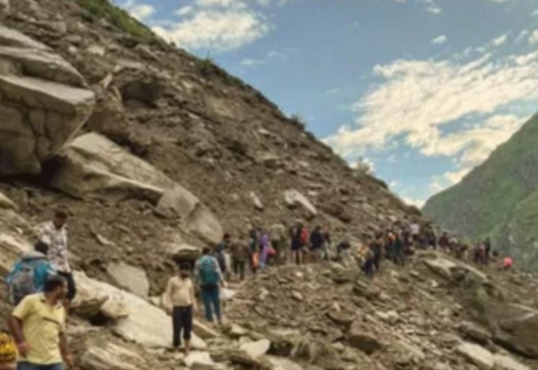 मणिमहेश यात्रा में बारिश और भूस्खलन से फंसे श्रद्धालु